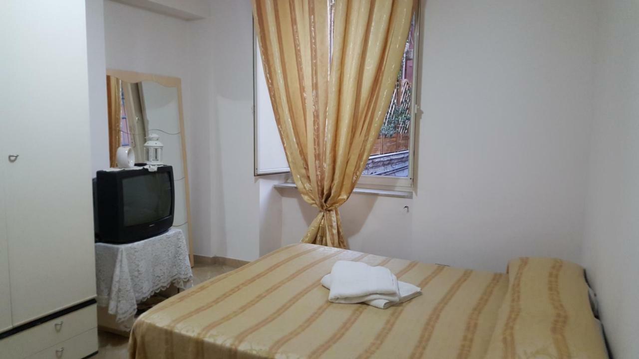 Una Casetta Al Centro Di Napoli Extérieur photo